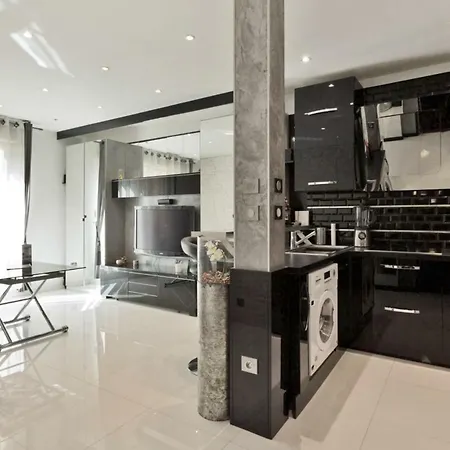 Cozy And Lounge Flat Close To Champs-elysees And Arc De Triomphe - Welkeys Apartment