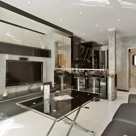Cozy And Lounge Flat Close To Champs-elysees And Arc De Triomphe - Welkeys Apartment